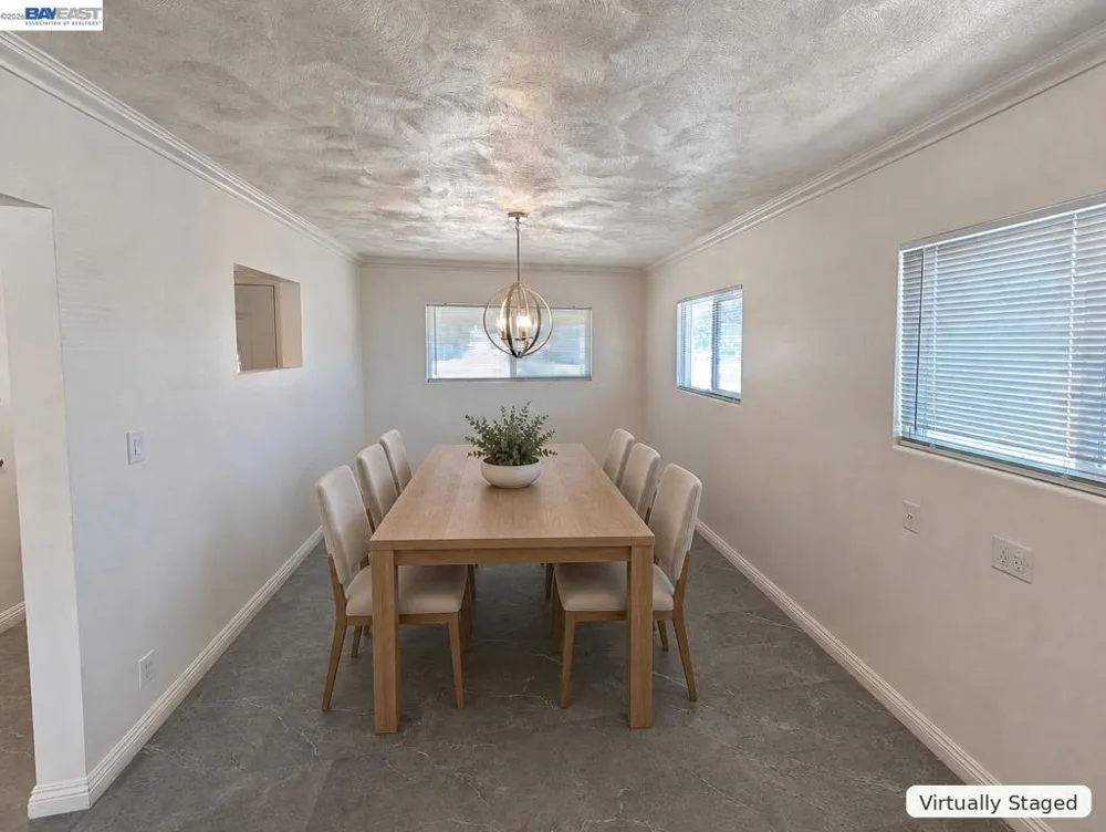 4125 Los Coyotes Diagonal Lakewood, CA 90713
