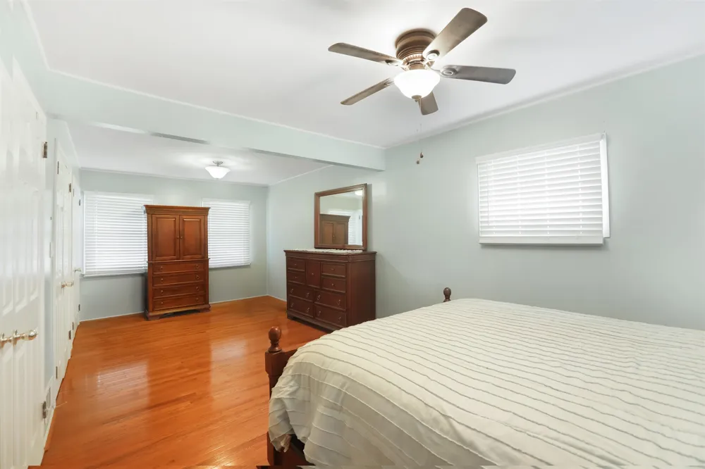 354 COLONIA BLVD Woodbridge, NJ 07067