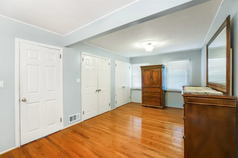 354 COLONIA BLVD Woodbridge, NJ 07067
