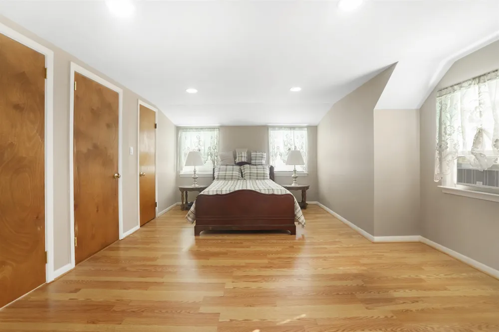 354 COLONIA BLVD Woodbridge, NJ 07067