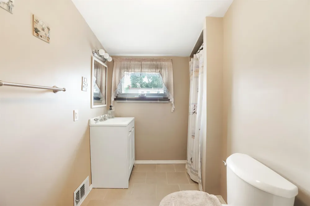 354 COLONIA BLVD Woodbridge, NJ 07067