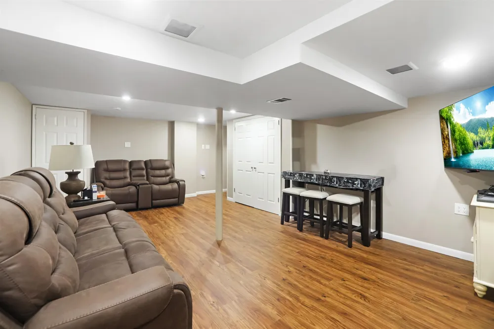 354 COLONIA BLVD Woodbridge, NJ 07067