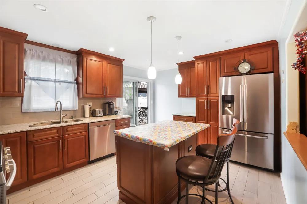 354 COLONIA BLVD Woodbridge, NJ 07067