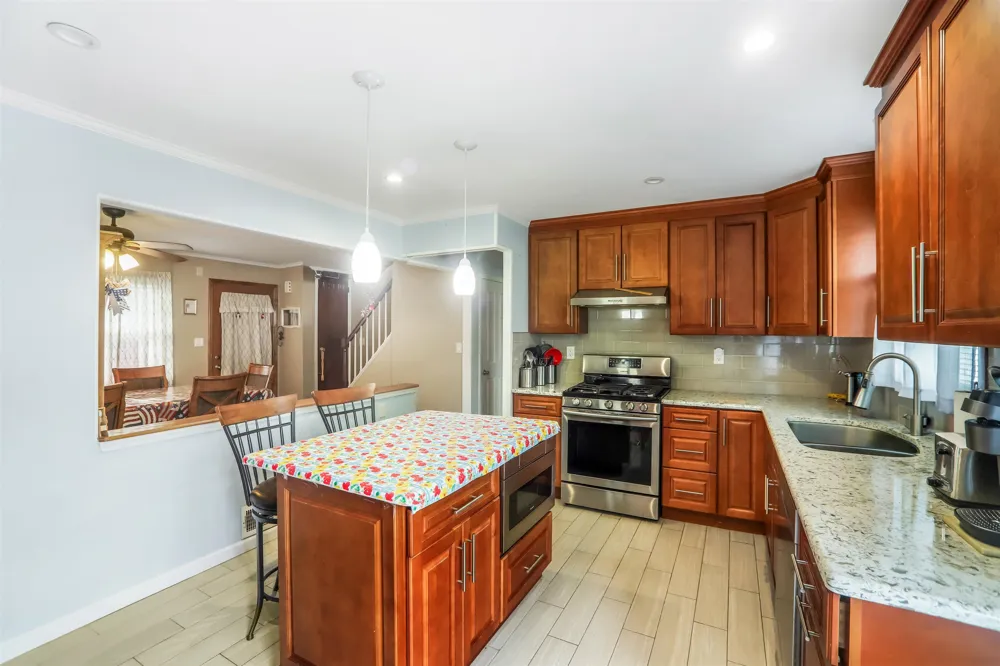 354 COLONIA BLVD Woodbridge, NJ 07067