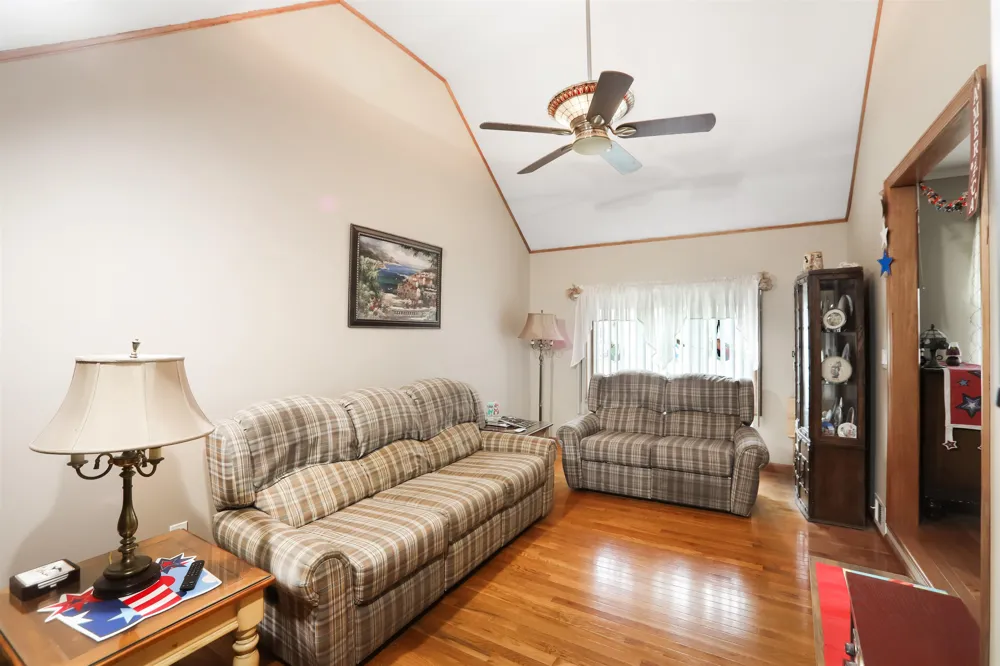 354 COLONIA BLVD Woodbridge, NJ 07067