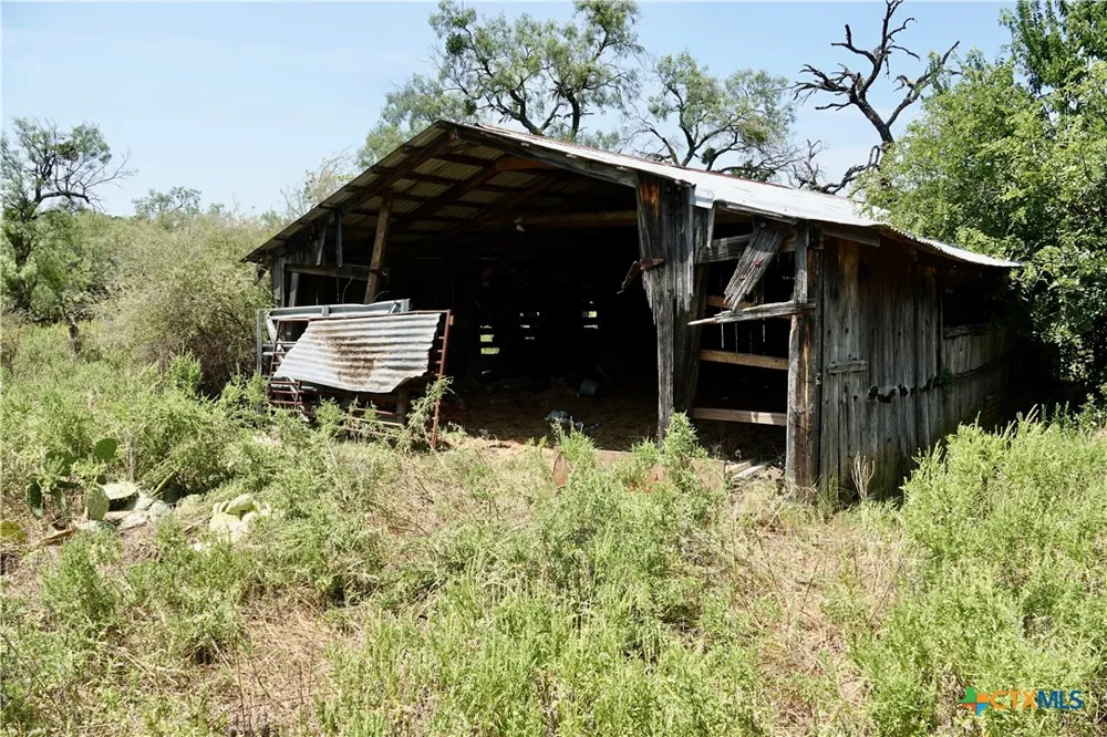 5711 FM 765 San Saba, TX 76872