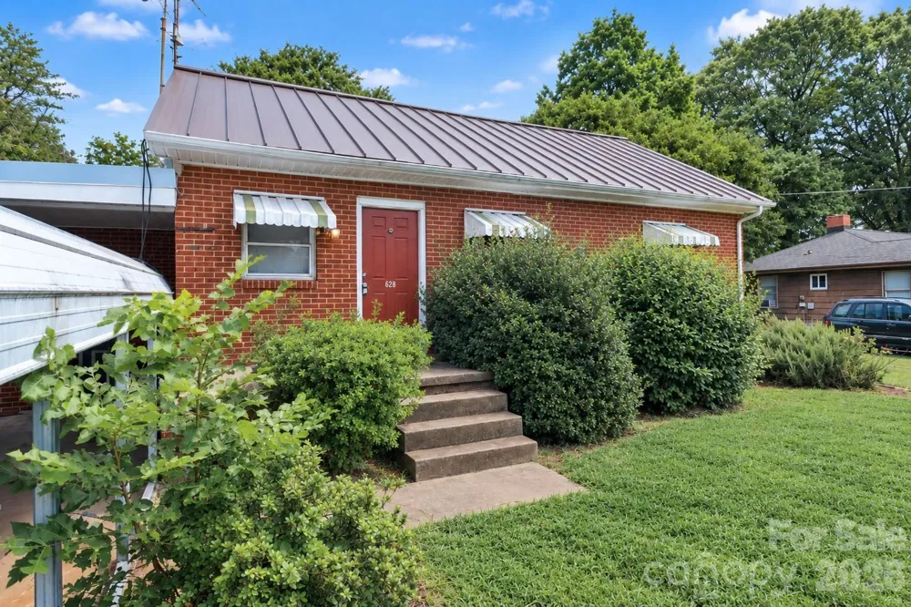 628 Kelly Street Statesville, NC 28677