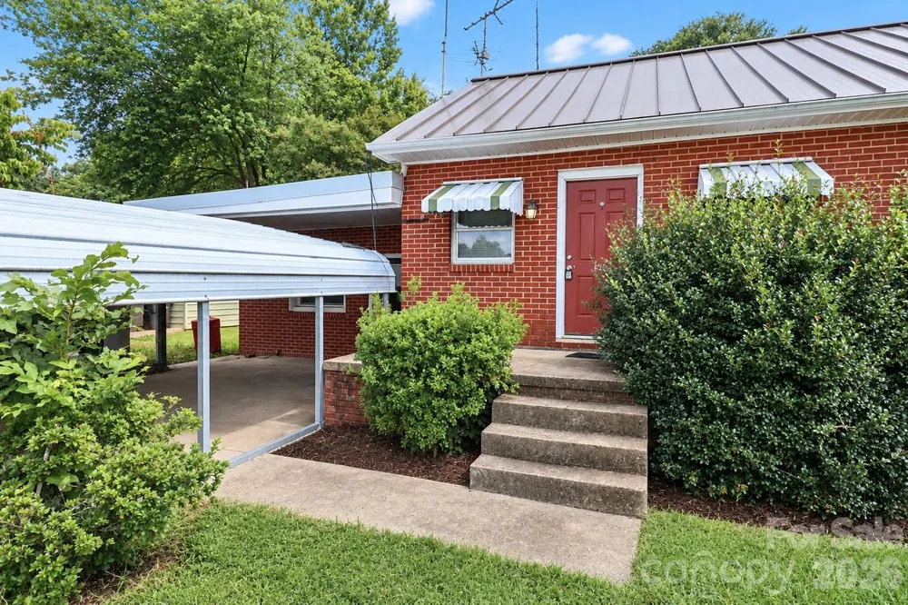 628 Kelly Street Statesville, NC 28677