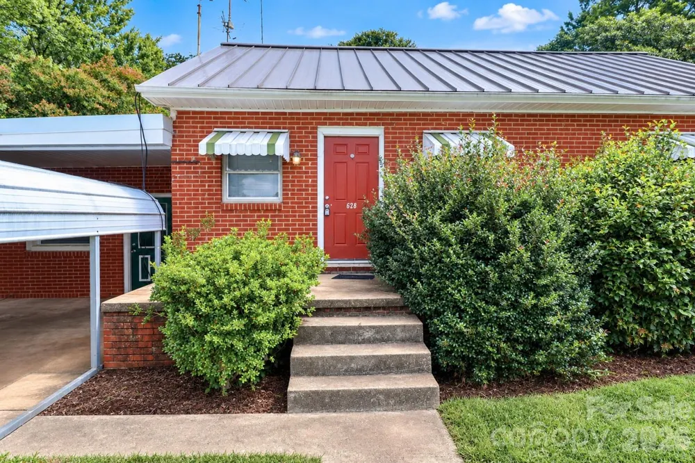 628 Kelly Street Statesville, NC 28677
