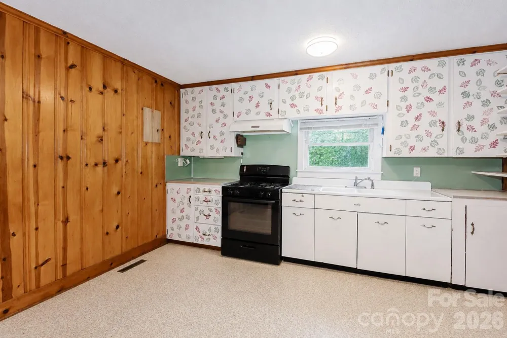 628 Kelly Street Statesville, NC 28677