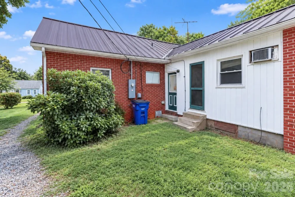 628 Kelly Street Statesville, NC 28677