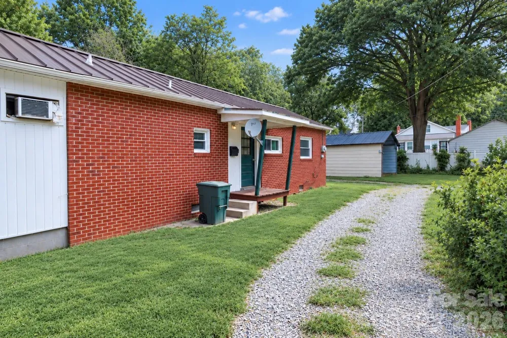 628 Kelly Street Statesville, NC 28677