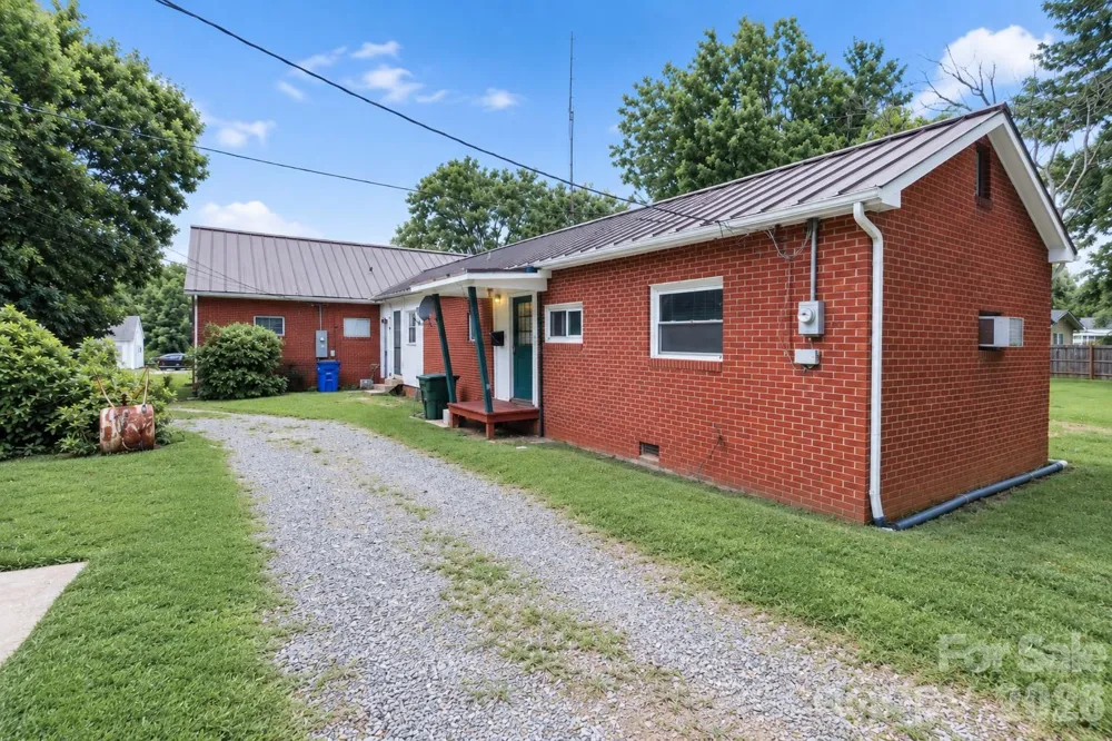 628 Kelly Street Statesville, NC 28677