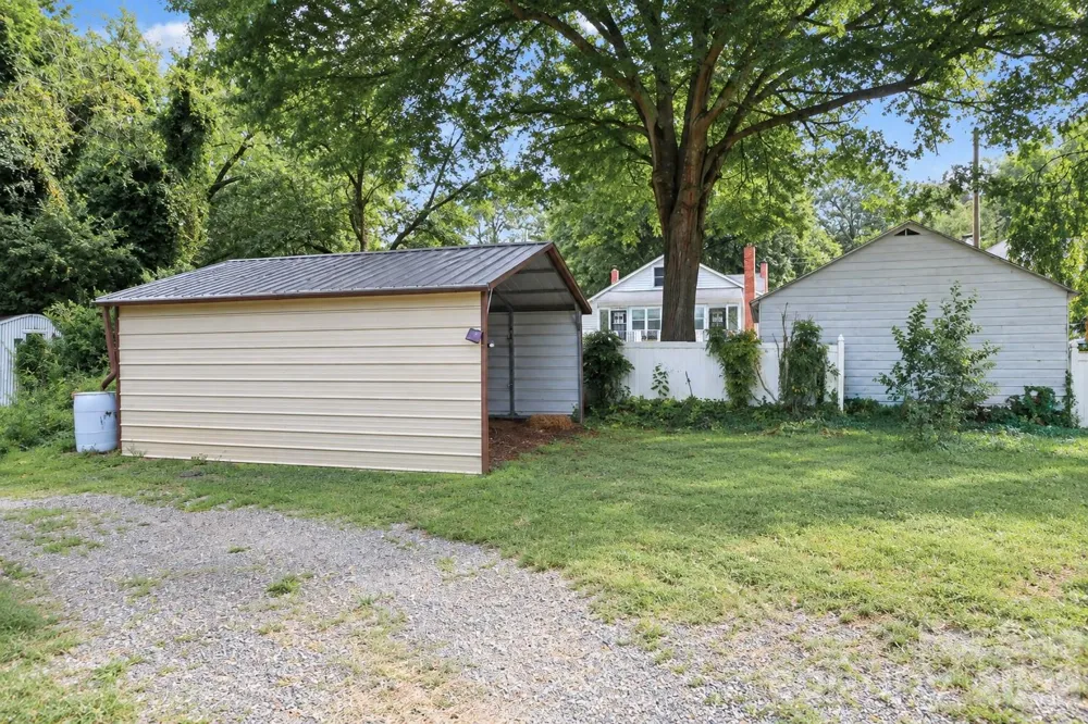 628 Kelly Street Statesville, NC 28677
