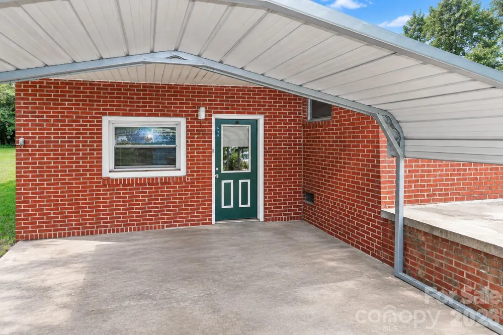 628 Kelly Street Statesville, NC 28677