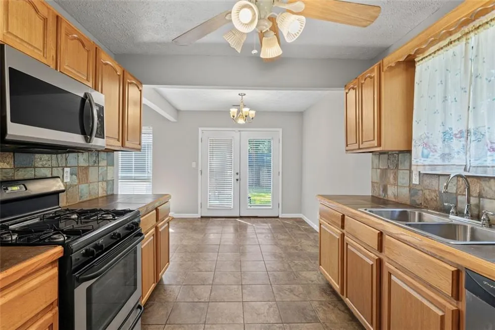 8340 Beechwood Trace Riverdale, GA 30274