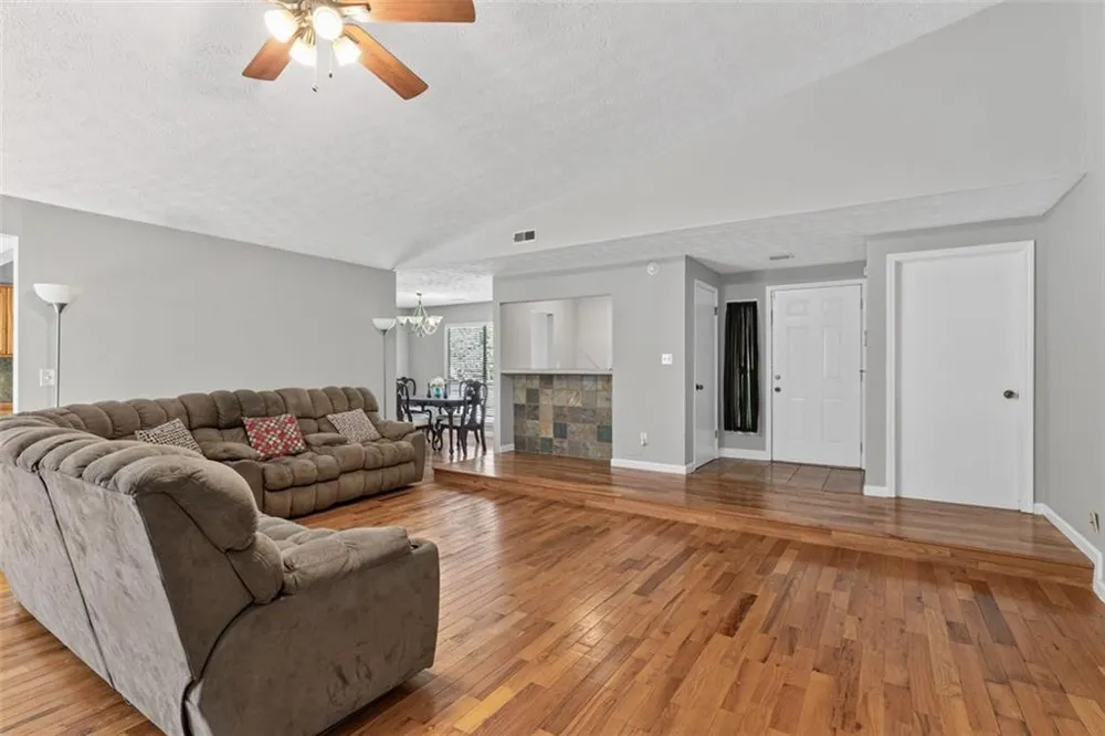 8340 Beechwood Trace Riverdale, GA 30274