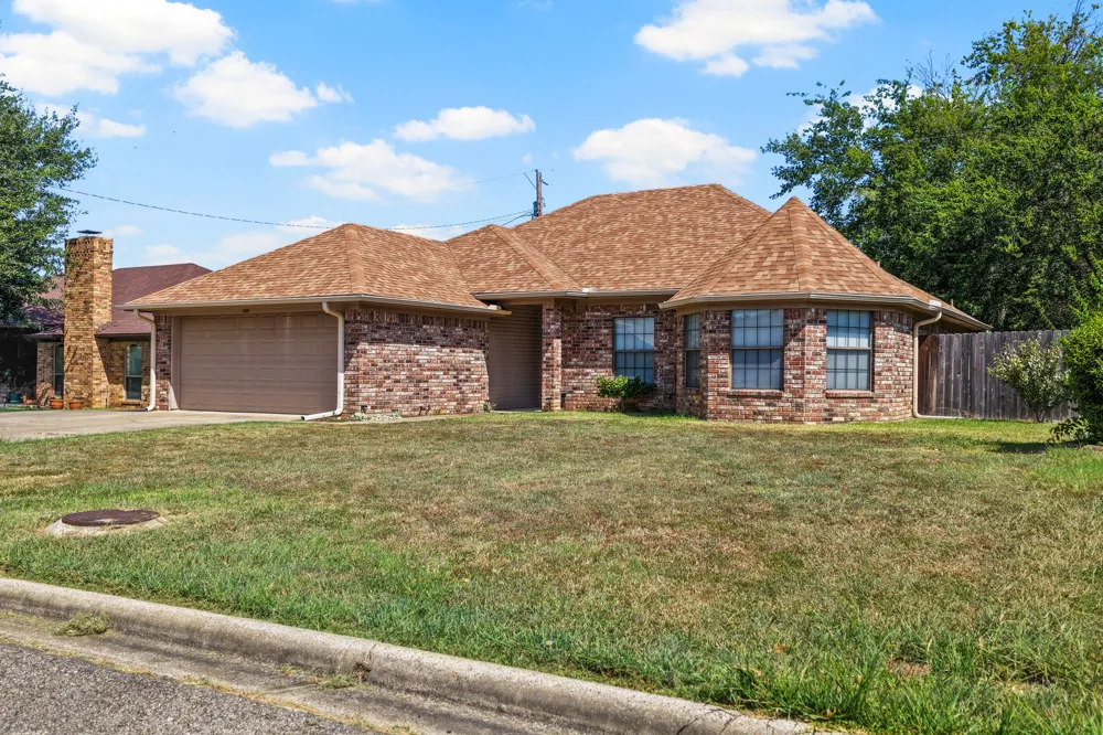 1100 Markeda Sulphur Springs, TX 75482