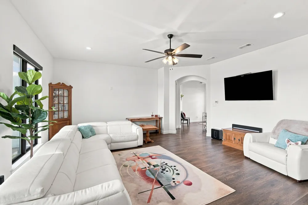 140 Lone Elm Road Waxahachie, TX 75167