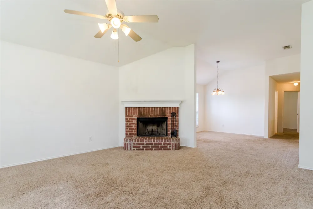 1513 S 3rd Street S Midlothian, TX 76065