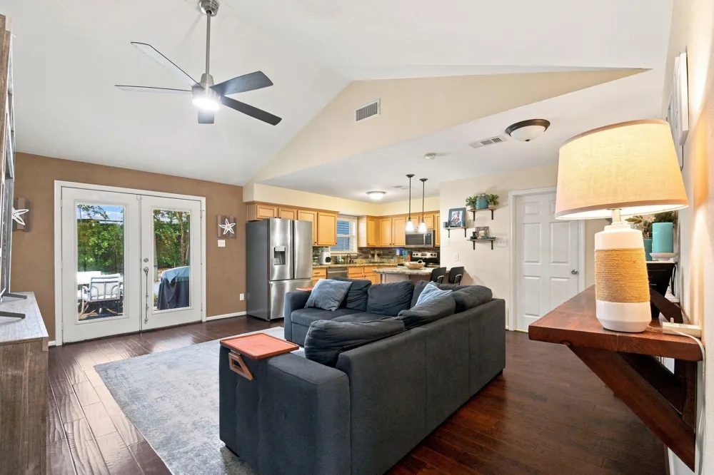 1913 Driftwood Lane Galveston, TX 77551