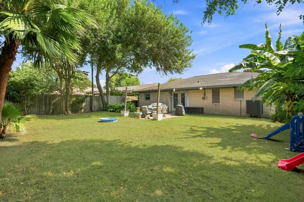 1913 Driftwood Lane Galveston, TX 77551