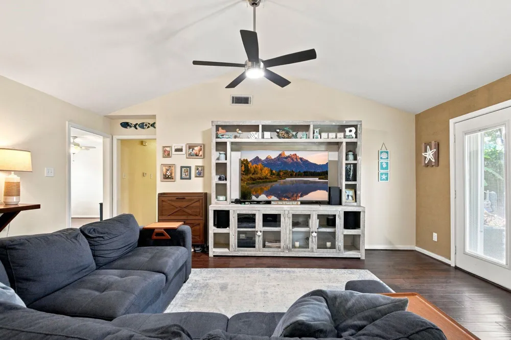 1913 Driftwood Lane Galveston, TX 77551