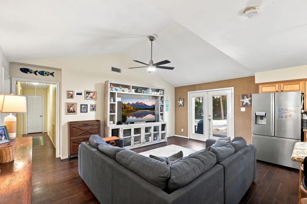 1913 Driftwood Lane Galveston, TX 77551