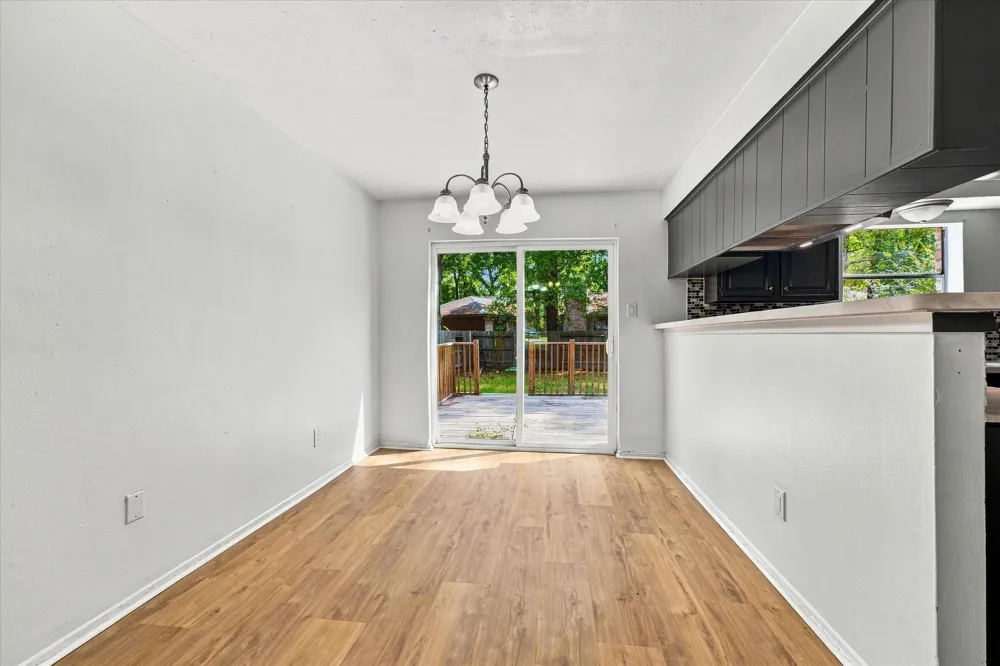 44 S Waxberry Road The Woodlands, TX 77381