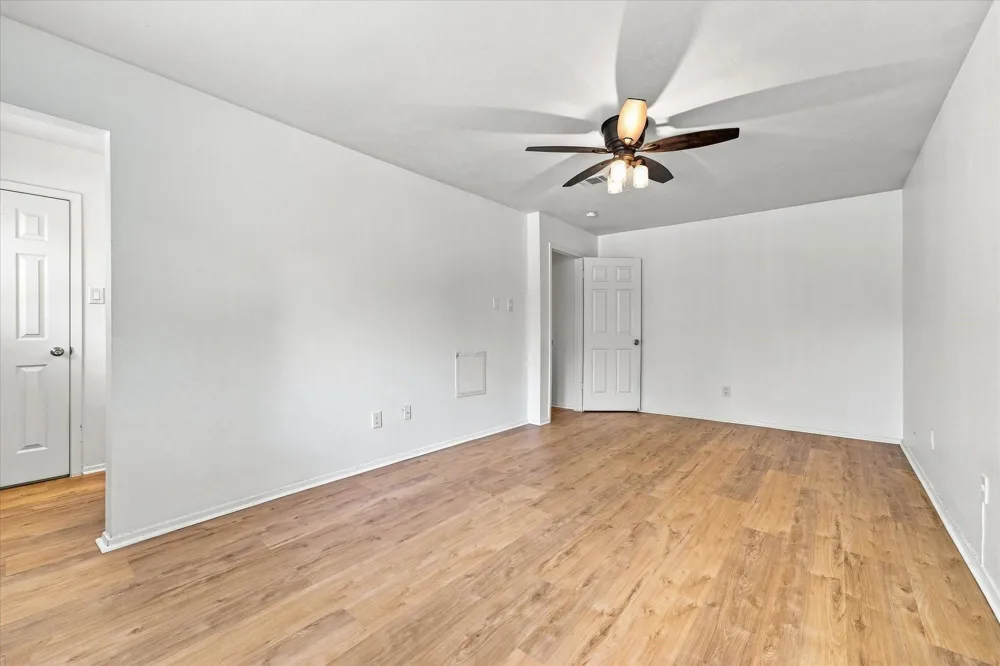 44 S Waxberry Road The Woodlands, TX 77381