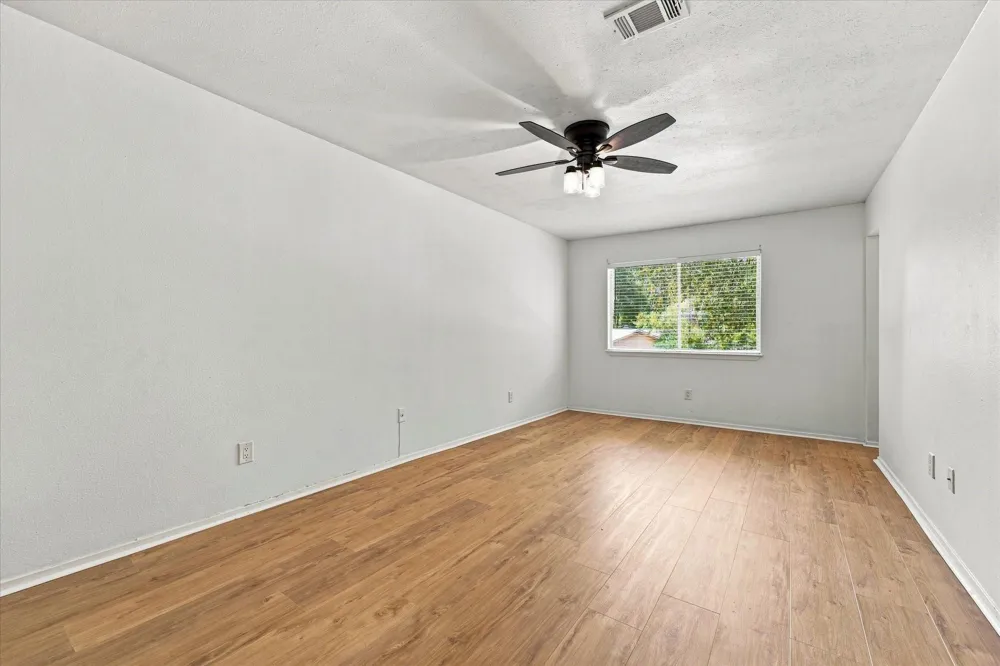 44 S Waxberry Road The Woodlands, TX 77381
