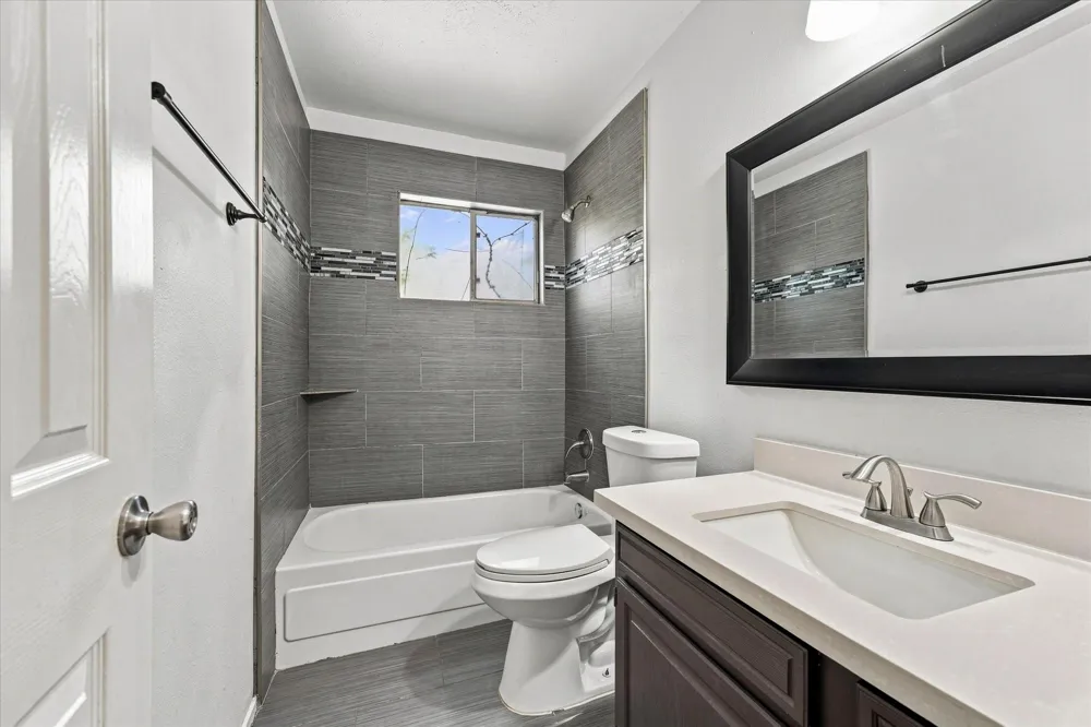44 S Waxberry Road The Woodlands, TX 77381