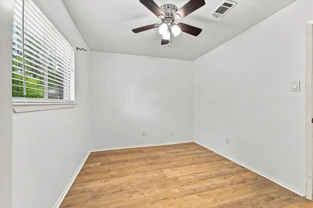 44 S Waxberry Road The Woodlands, TX 77381