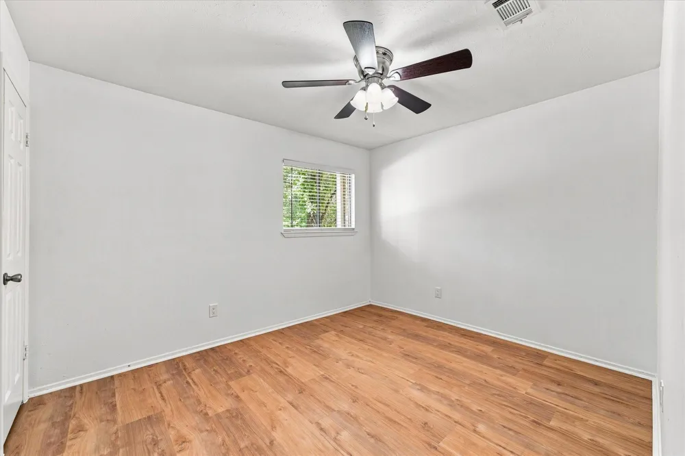 44 S Waxberry Road The Woodlands, TX 77381