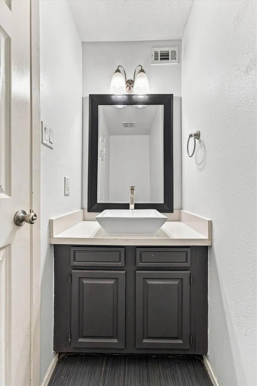 44 S Waxberry Road The Woodlands, TX 77381