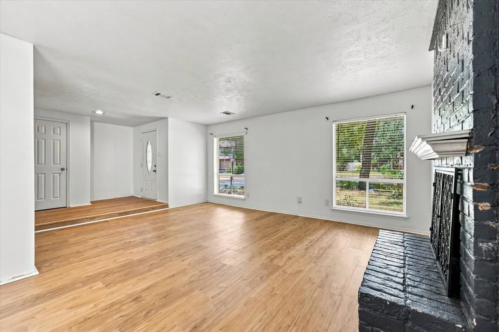 44 S Waxberry Road The Woodlands, TX 77381
