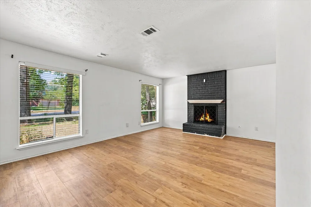 44 S Waxberry Road The Woodlands, TX 77381