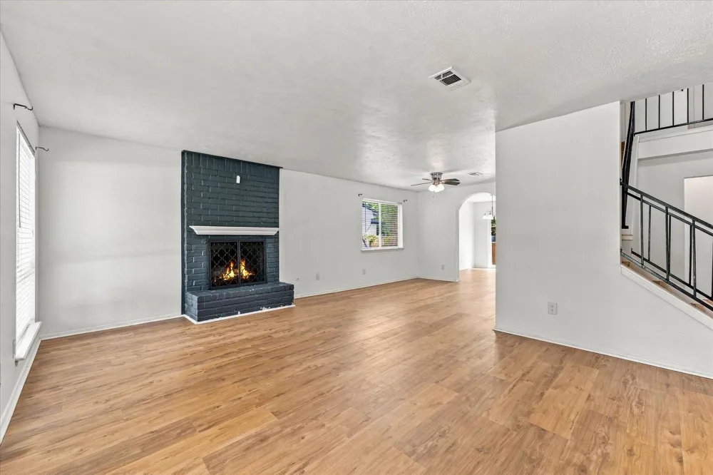 44 S Waxberry Road The Woodlands, TX 77381