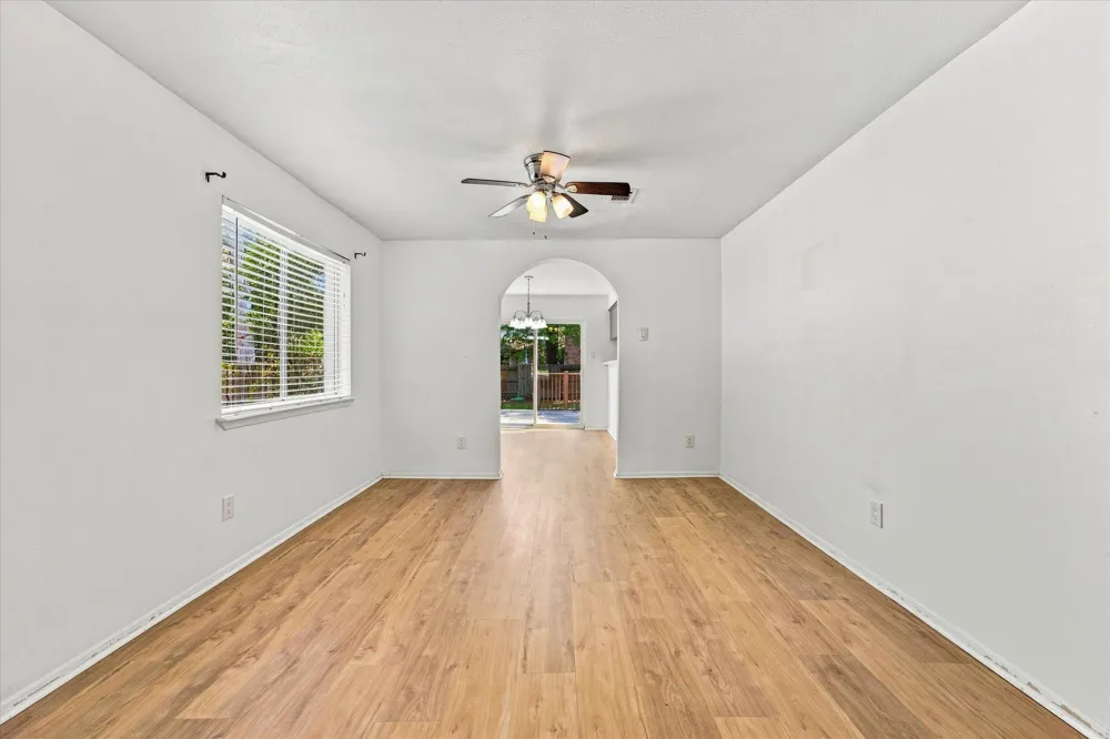 44 S Waxberry Road The Woodlands, TX 77381