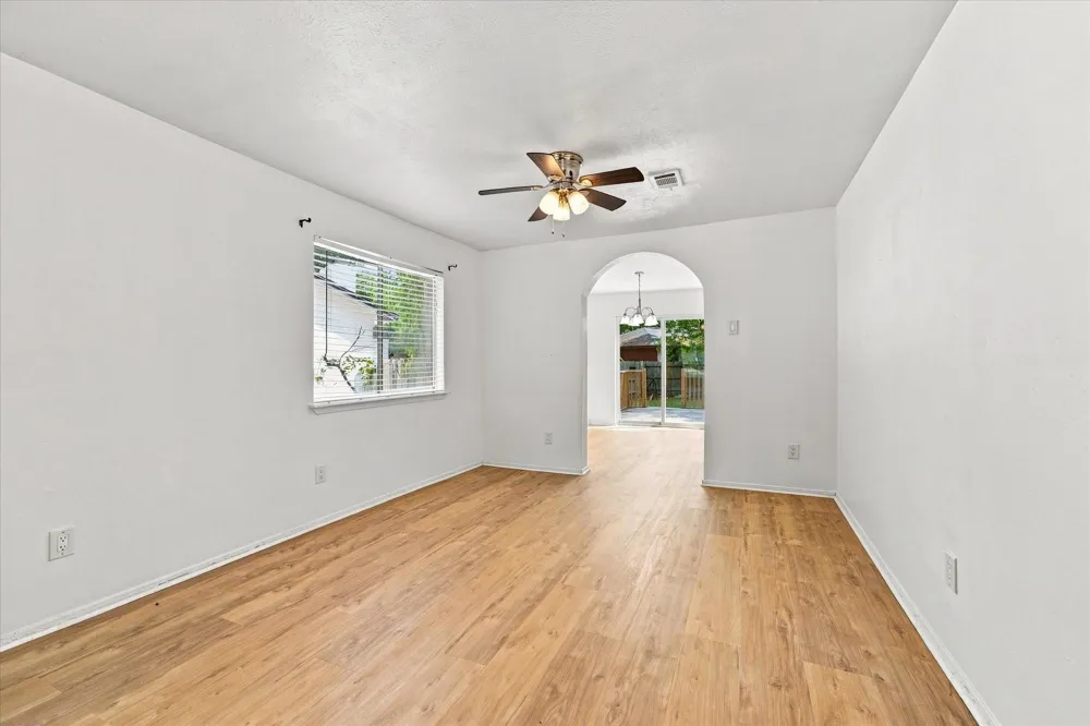 44 S Waxberry Road The Woodlands, TX 77381
