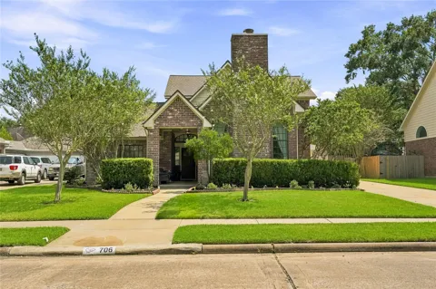 706 Fernglade Drive