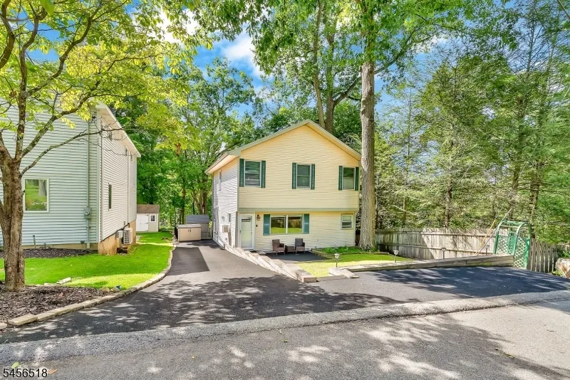92 New York Ave Jefferson, NJ 07849