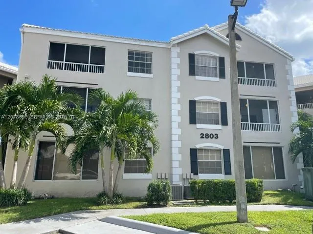 2851 Oakland Forest Dr #102 Oakland Park, FL 33309