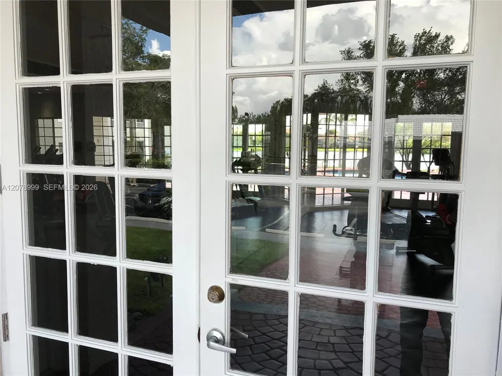 2851 Oakland Forest Dr #102 Oakland Park, FL 33309