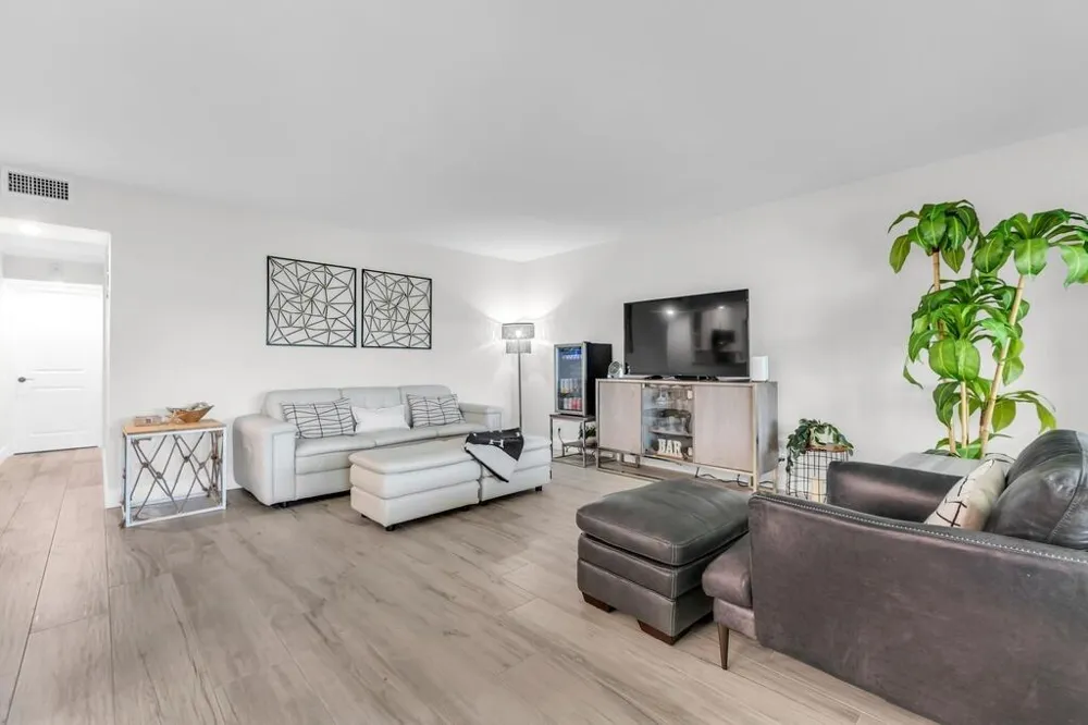 4848 NE 23RD AVENUE #8A Fort Lauderdale, FL 33308