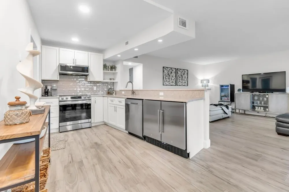 4848 NE 23RD AVENUE #8A Fort Lauderdale, FL 33308