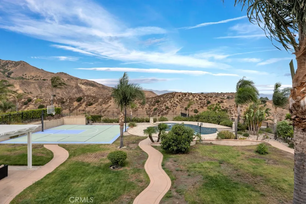 12436 Longacre Avenue Granada Hills, CA 91344
