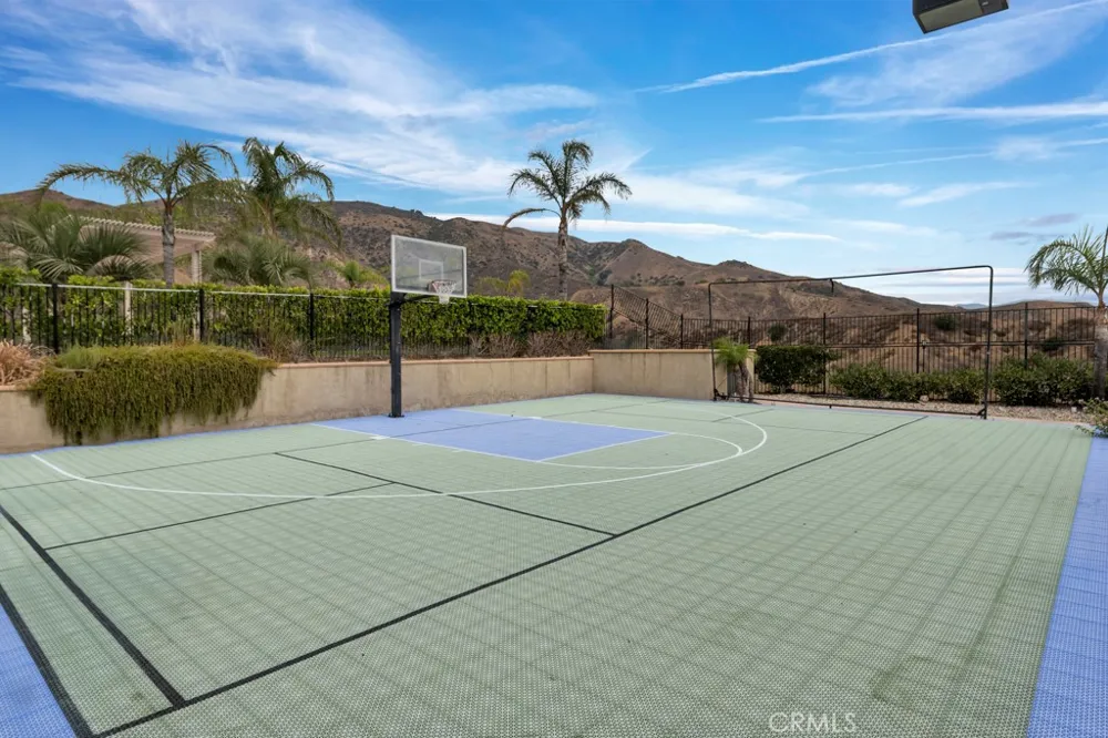 12436 Longacre Avenue Granada Hills, CA 91344