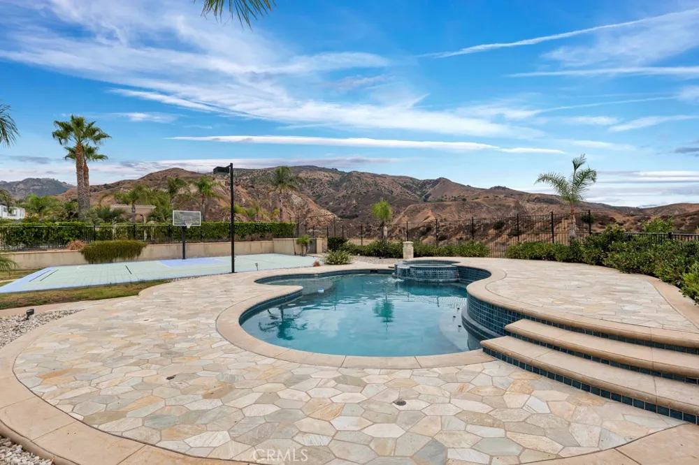12436 Longacre Avenue Granada Hills, CA 91344