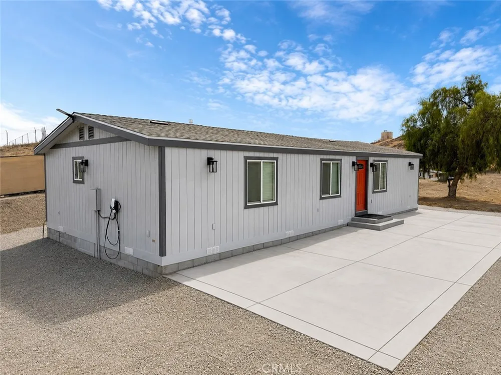 22793 Betty Perris, CA 92570